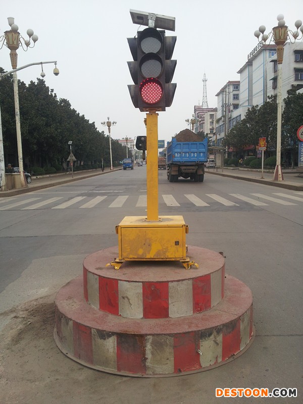 移动太阳能红绿灯