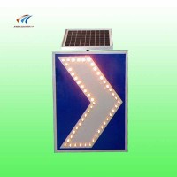 弯道线形诱导标志牌 太阳能发光标志牌交通设施厂家