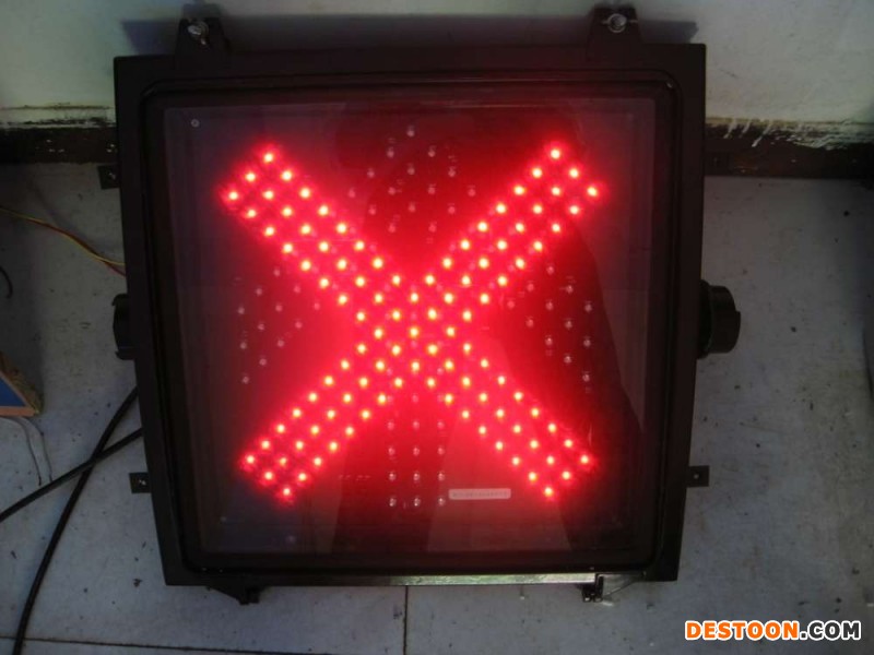 红叉绿箭头信号灯